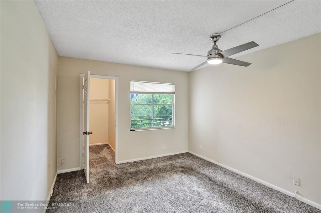 For Sale: $159,000 (2 beds, 2 baths, 916 Square Feet)