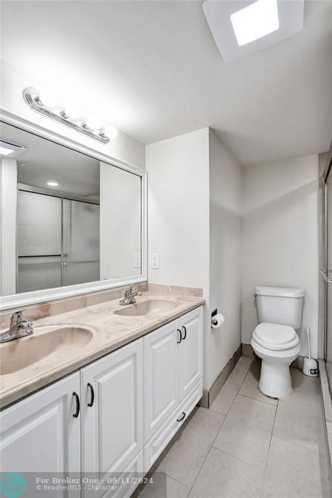 For Sale: $159,000 (2 beds, 2 baths, 916 Square Feet)