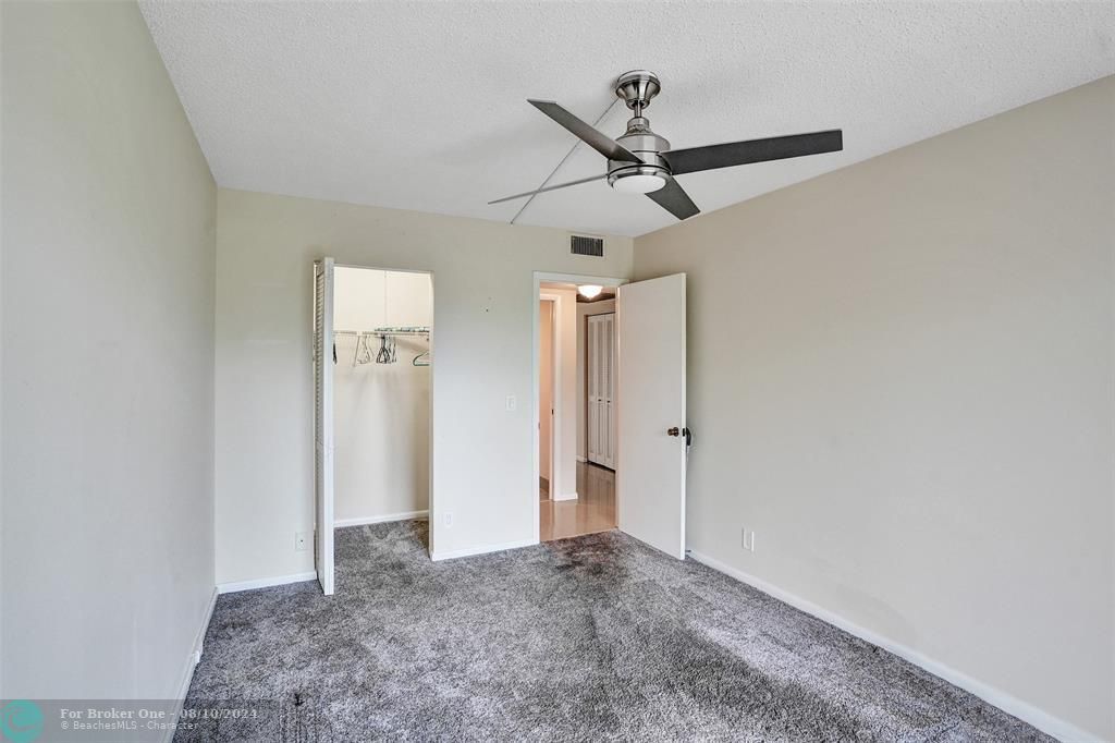 For Sale: $159,000 (2 beds, 2 baths, 916 Square Feet)