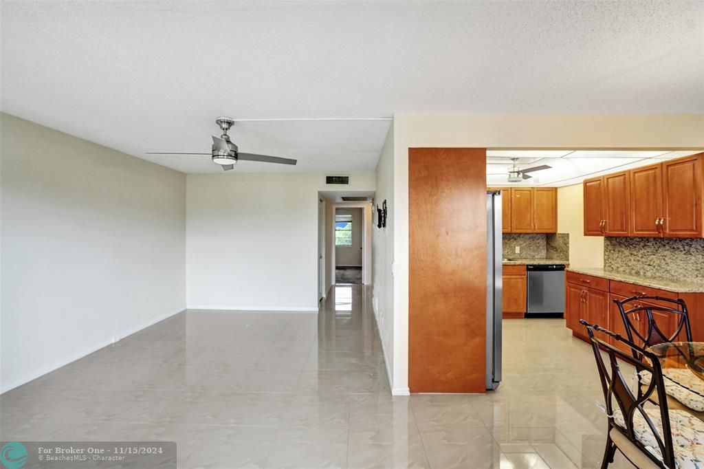 For Sale: $159,000 (2 beds, 2 baths, 916 Square Feet)