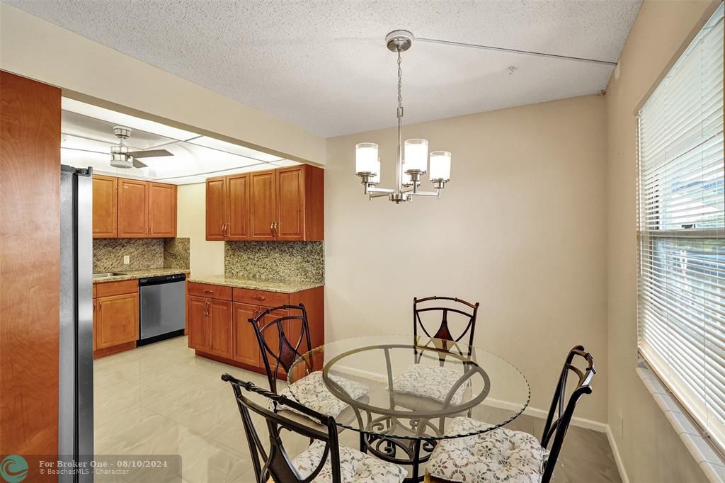 For Sale: $159,000 (2 beds, 2 baths, 916 Square Feet)