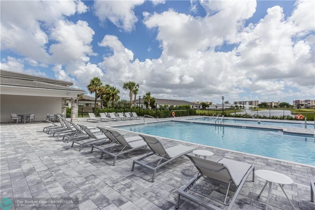 Active With Contract: $479,900 (2 beds, 2 baths, 1319 Square Feet)