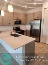 Active With Contract: $479,900 (2 beds, 2 baths, 1319 Square Feet)