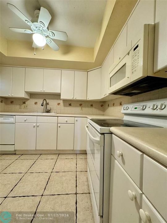 For Rent: $1,900 (2 beds, 2 baths, 856 Square Feet)