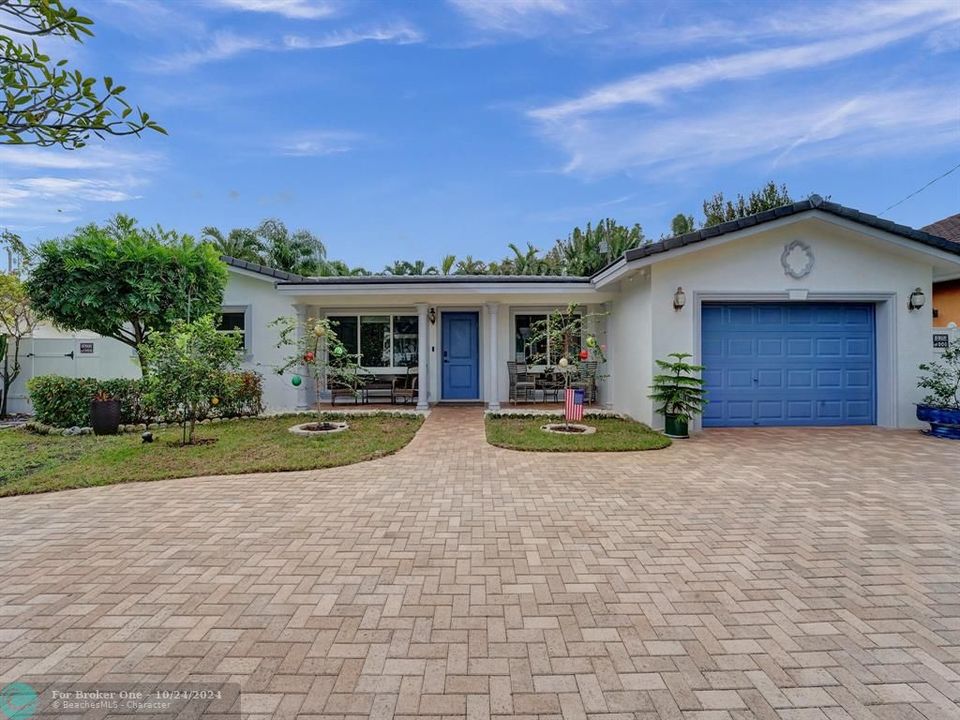 For Sale: $1,750,000 (3 beds, 2 baths, 1612 Square Feet)