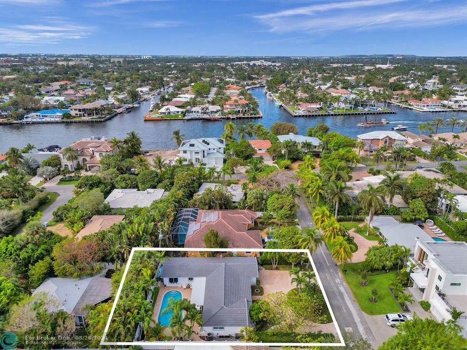 For Sale: $1,750,000 (3 beds, 2 baths, 1612 Square Feet)