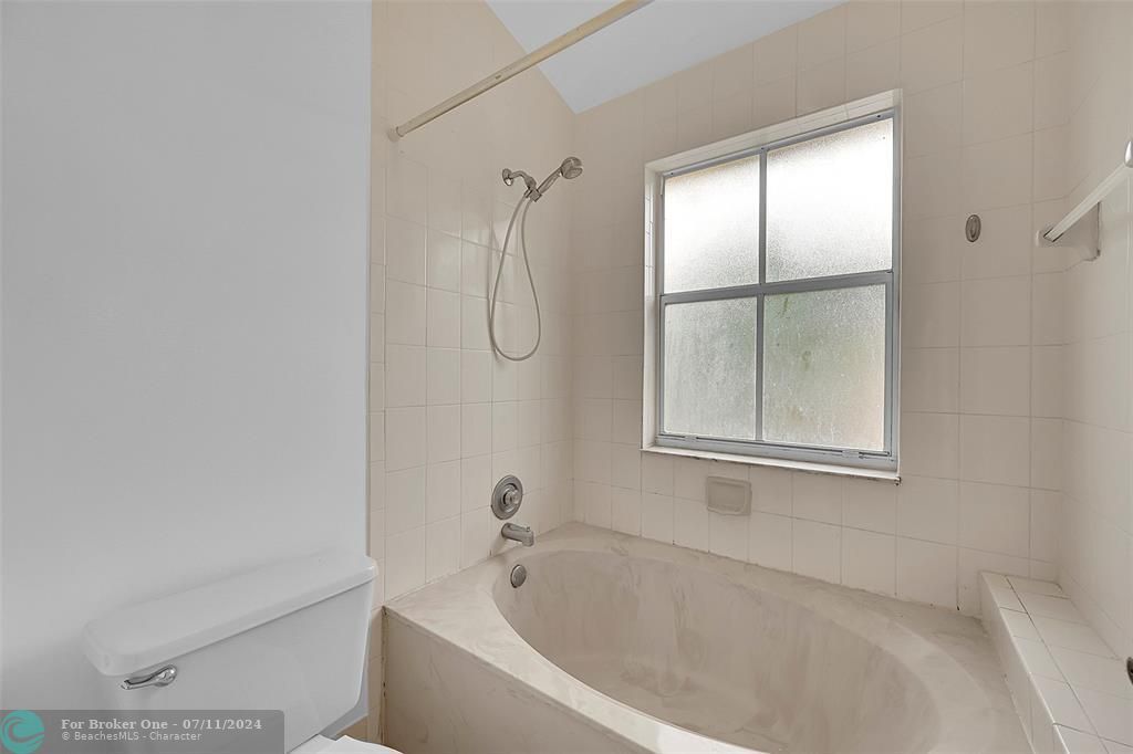 待售: $550,000 (4 贝兹, 2 浴室, 1683 平方英尺)