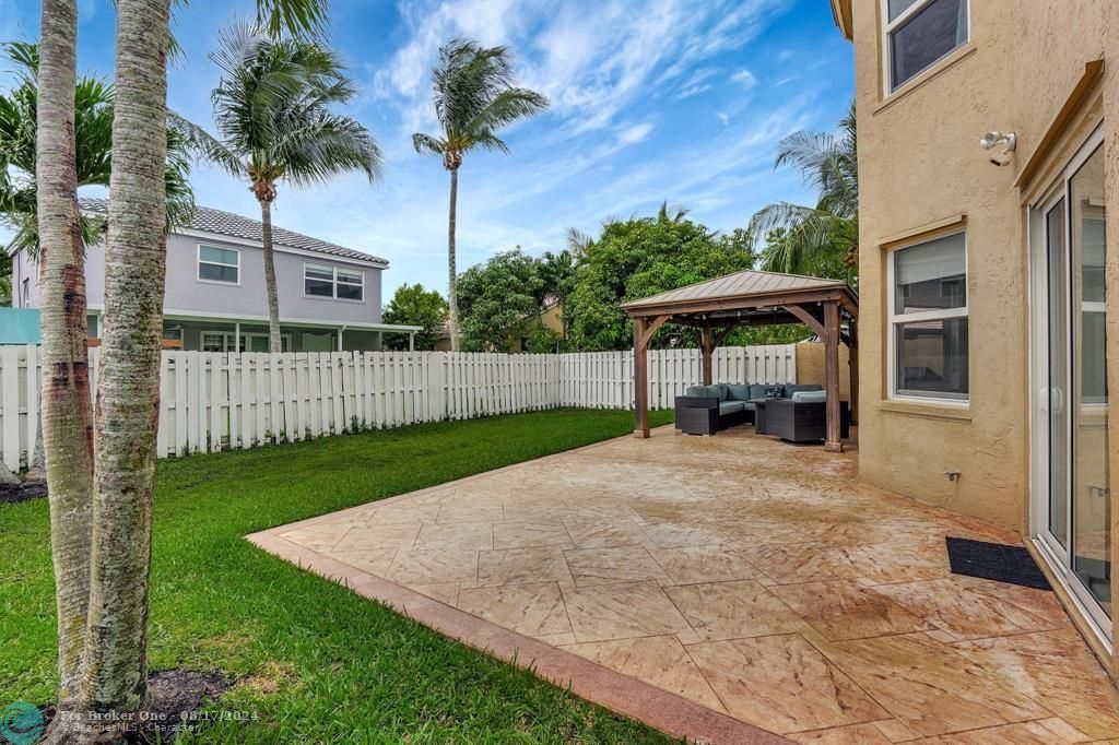 For Sale: $685,000 (3 beds, 2 baths, 2204 Square Feet)