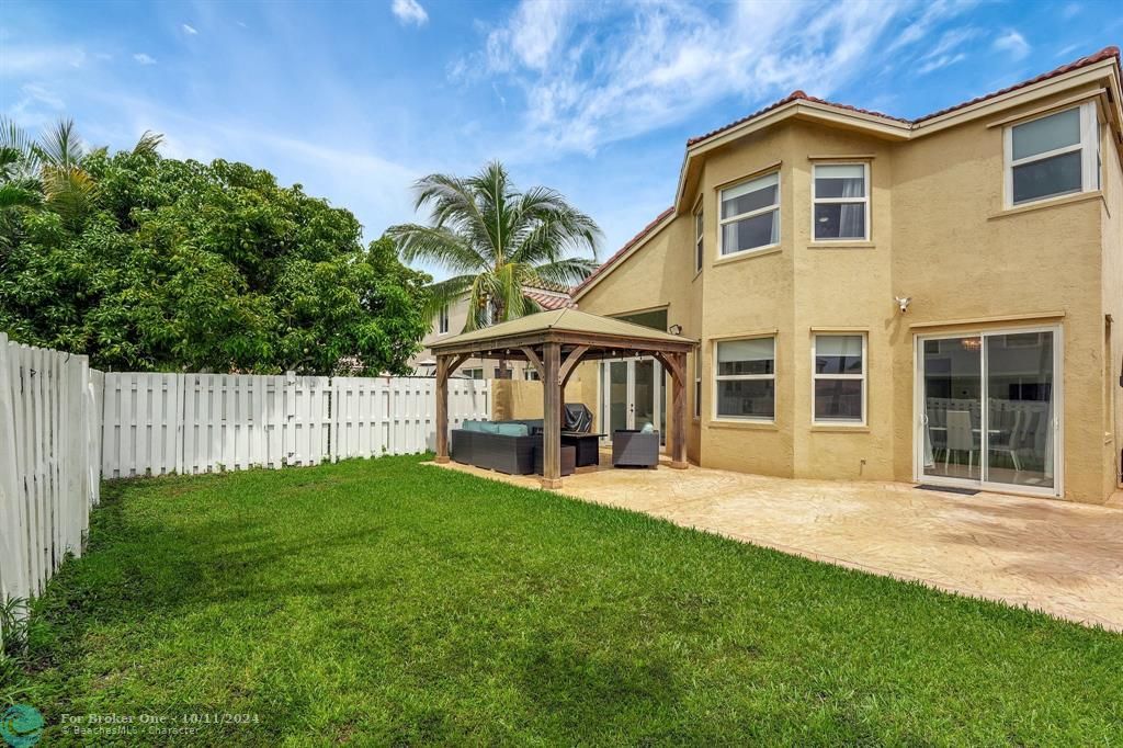 For Sale: $685,000 (3 beds, 2 baths, 2204 Square Feet)