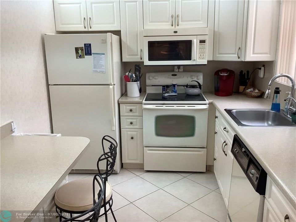Active With Contract: $1,825 (2 beds, 2 baths, 1100 Square Feet)