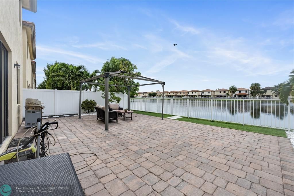 For Sale: $795,000 (4 beds, 2 baths, 2548 Square Feet)