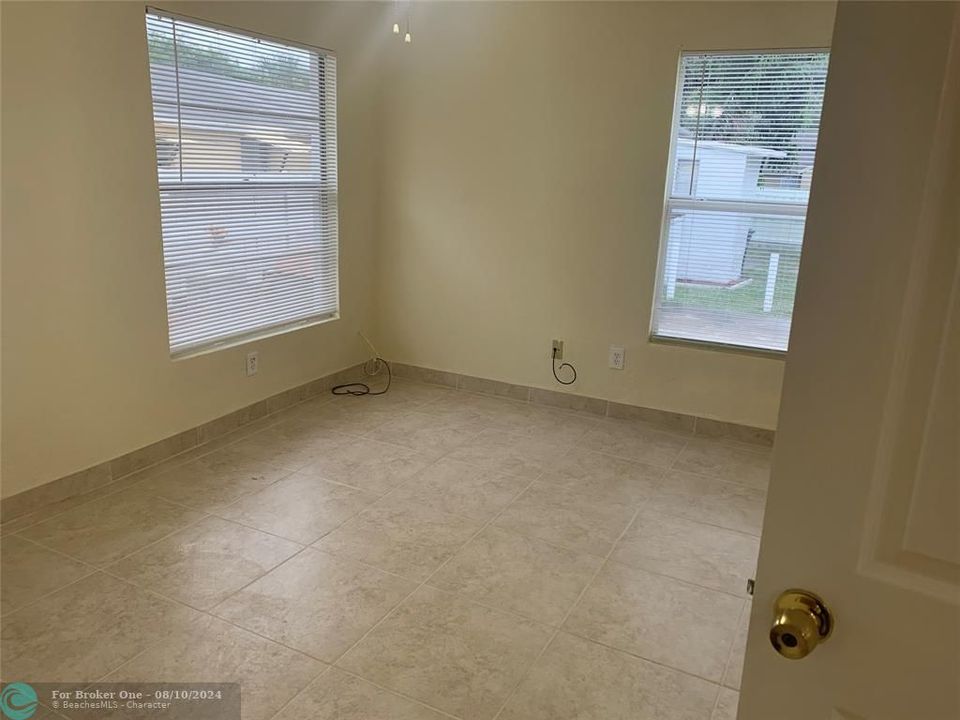 For Rent: $2,350 (3 beds, 2 baths, 2588 Square Feet)