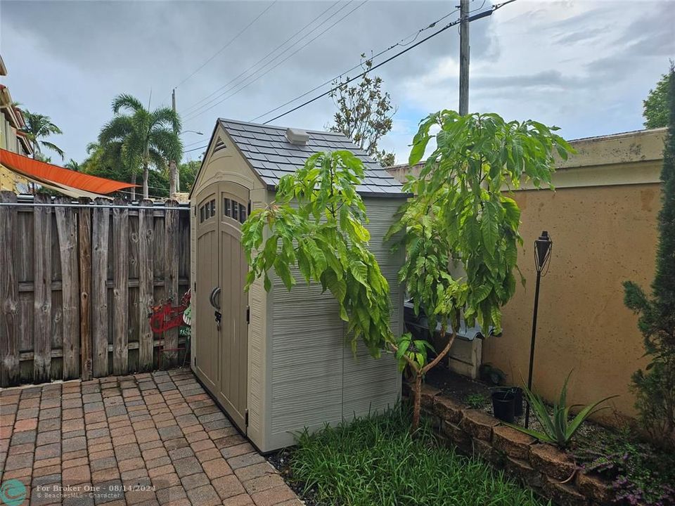 For Sale: $430,000 (3 beds, 2 baths, 1608 Square Feet)