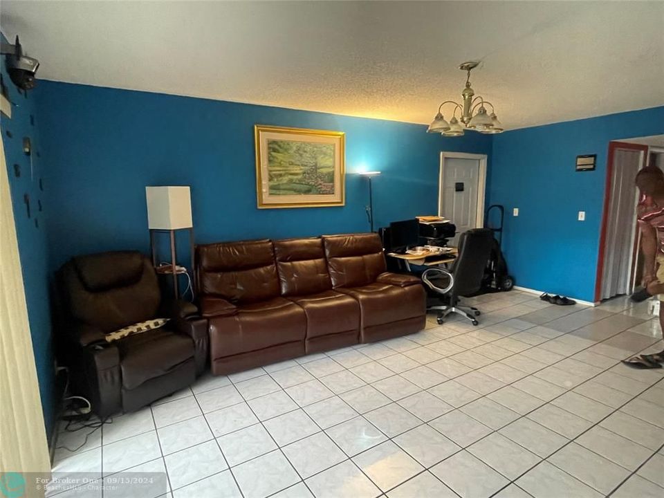 For Sale: $167,000 (2 beds, 2 baths, 1150 Square Feet)