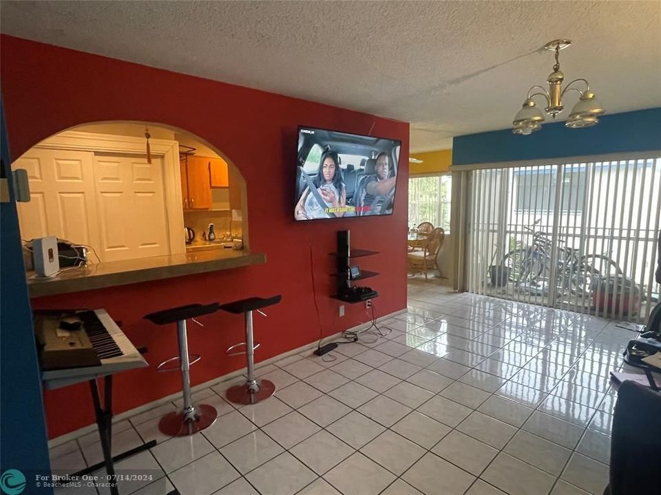 For Sale: $167,000 (2 beds, 2 baths, 1150 Square Feet)