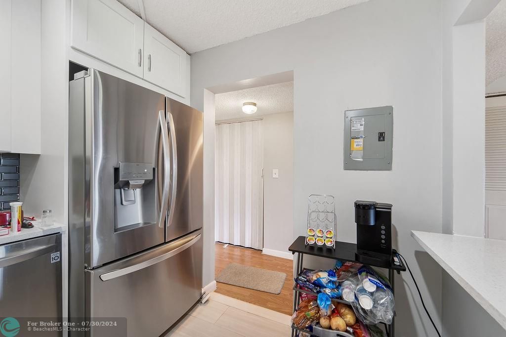 For Sale: $284,900 (2 beds, 2 baths, 1125 Square Feet)