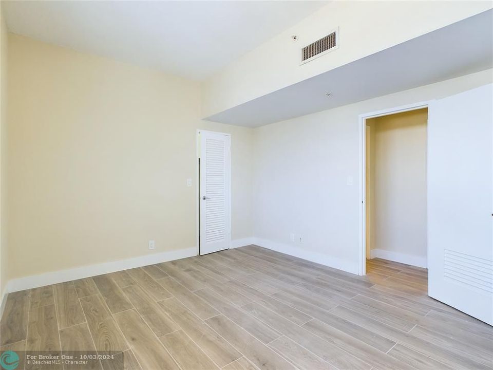 For Sale: $400,000 (1 beds, 1 baths, 817 Square Feet)