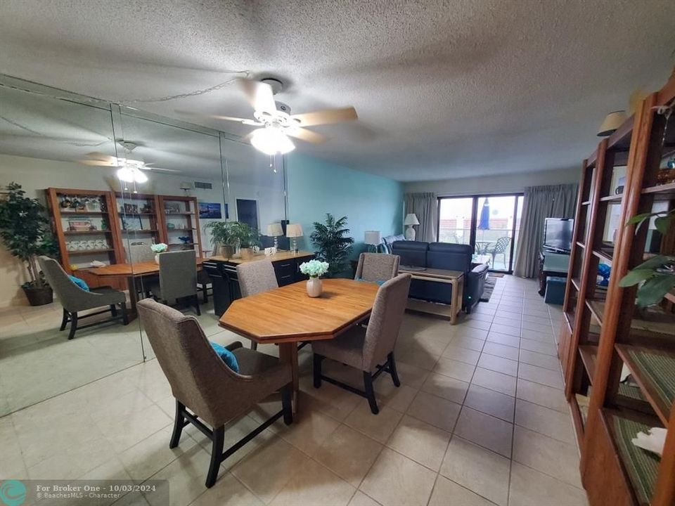 For Sale: $425,000 (2 beds, 2 baths, 1180 Square Feet)