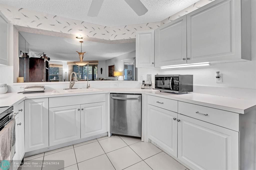 For Sale: $275,000 (2 beds, 2 baths, 1500 Square Feet)