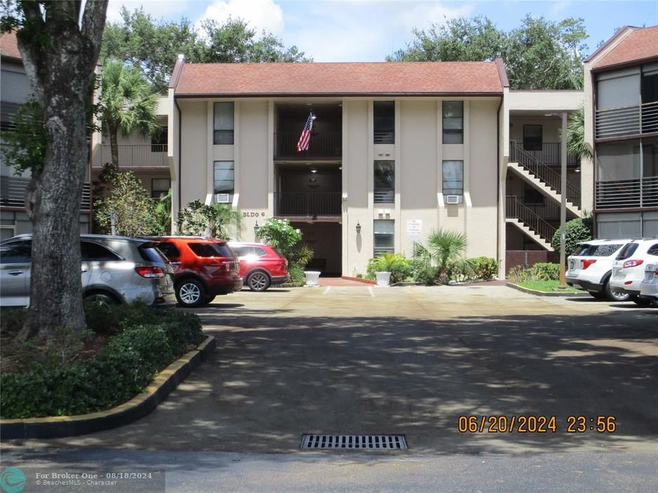 For Rent: $2,100 (2 beds, 2 baths, 1028 Square Feet)