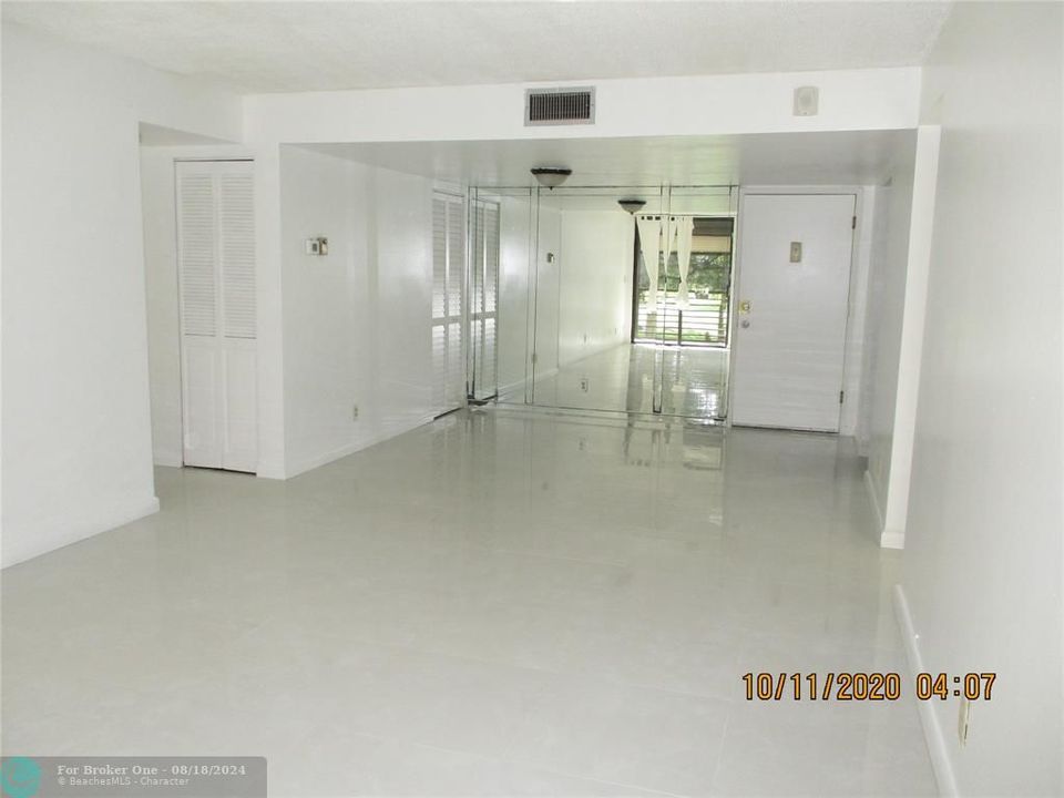 For Rent: $2,100 (2 beds, 2 baths, 1028 Square Feet)