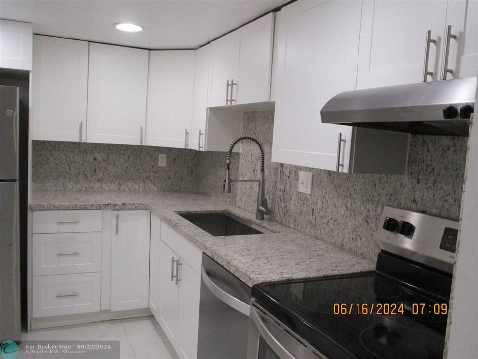 For Rent: $2,100 (2 beds, 2 baths, 1028 Square Feet)