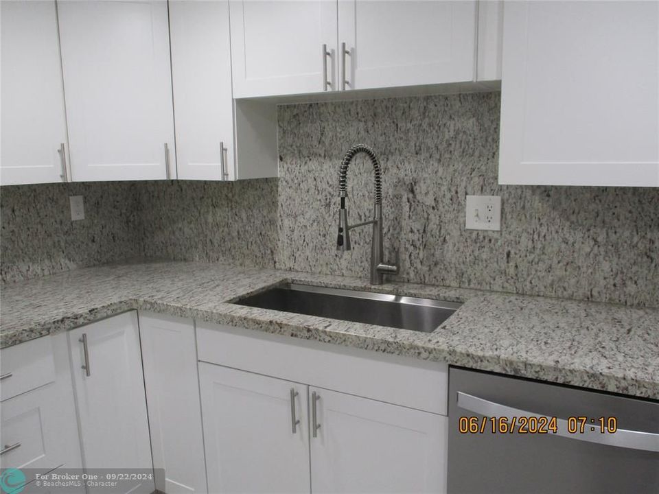 For Rent: $2,100 (2 beds, 2 baths, 1028 Square Feet)