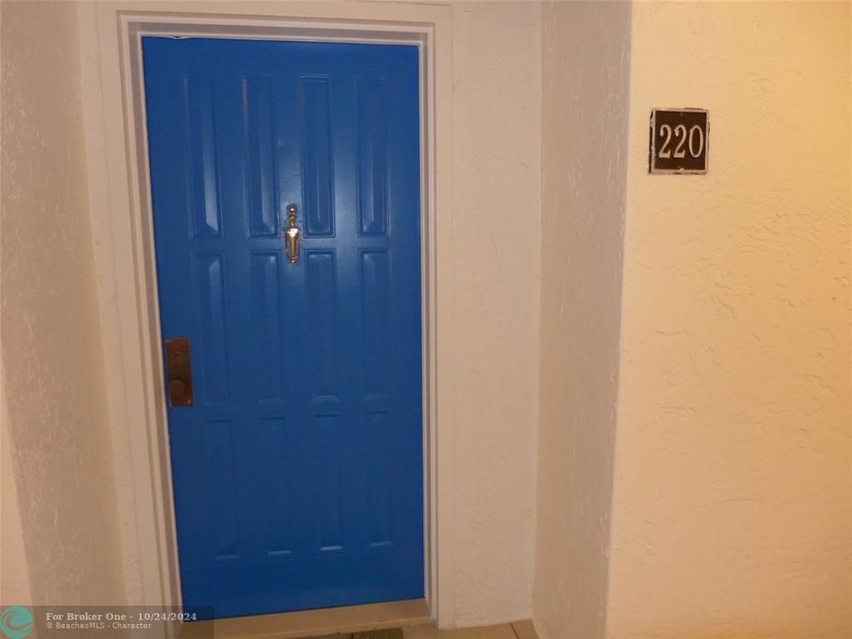 For Sale: $449,000 (1 beds, 1 baths, 1021 Square Feet)