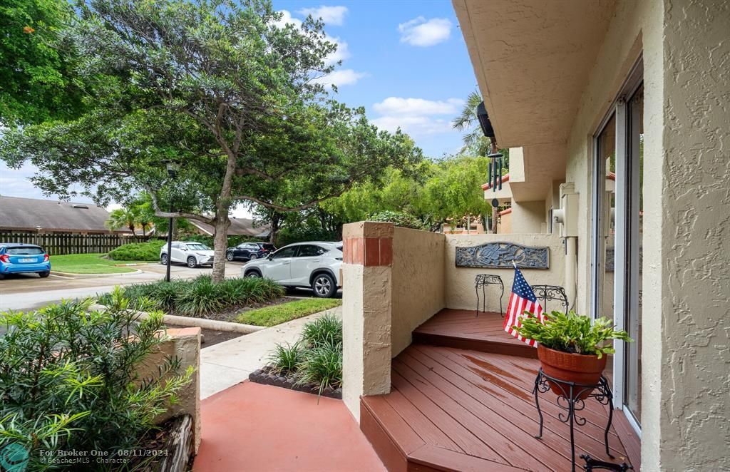 Active With Contract: $414,900 (3 beds, 2 baths, 1340 Square Feet)