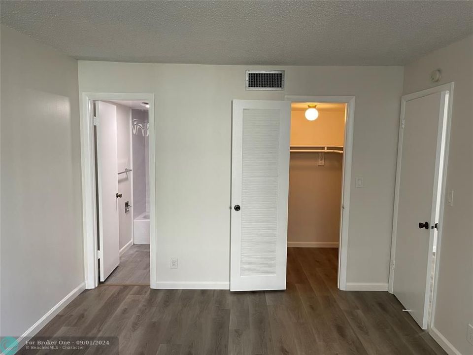 For Rent: $1,800 (1 beds, 1 baths, 705 Square Feet)