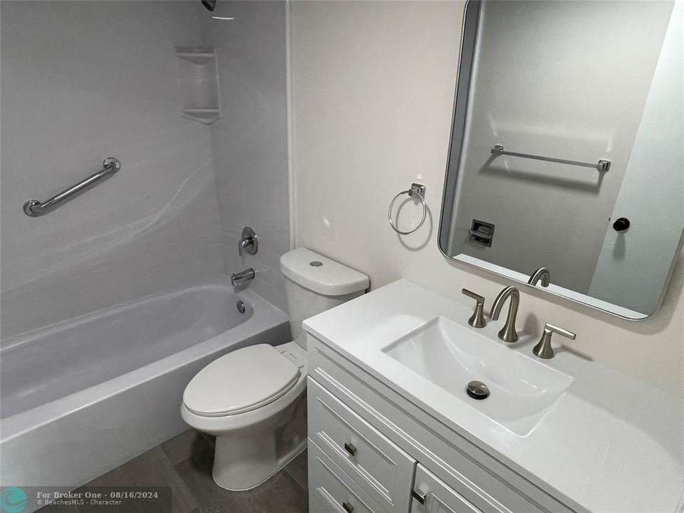 For Rent: $1,800 (1 beds, 1 baths, 705 Square Feet)