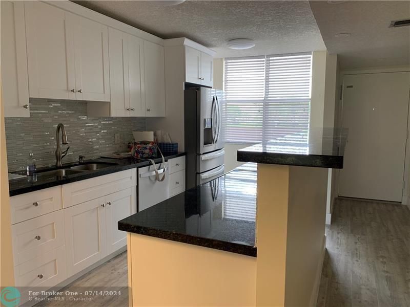 For Rent: $2,200 (2 beds, 2 baths, 1015 Square Feet)
