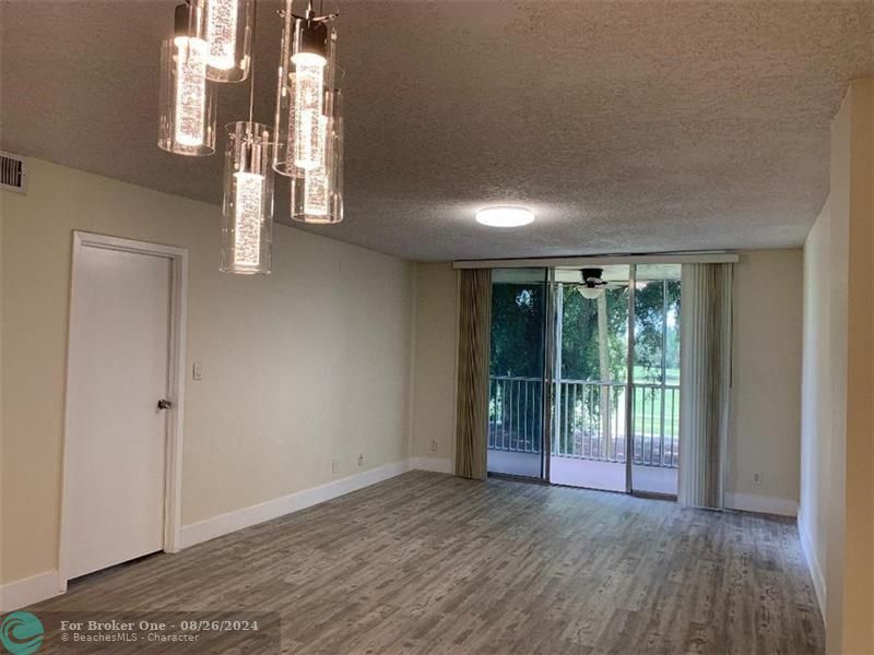 For Rent: $2,200 (2 beds, 2 baths, 1015 Square Feet)