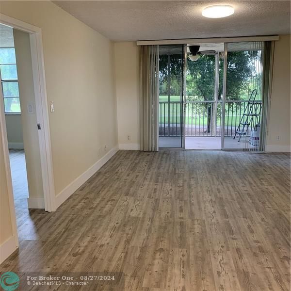 For Rent: $2,200 (2 beds, 2 baths, 1015 Square Feet)