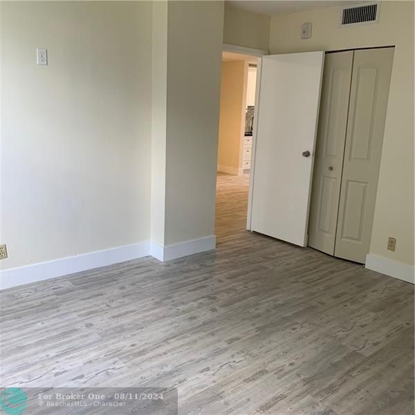 For Rent: $2,200 (2 beds, 2 baths, 1015 Square Feet)