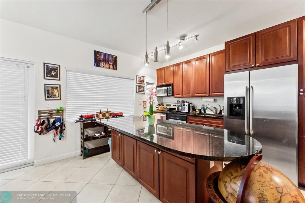 Recently Sold: $335,000 (1 beds, 1 baths, 634 Square Feet)