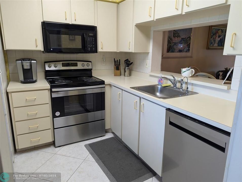 For Sale: $259,000 (2 beds, 2 baths, 1230 Square Feet)
