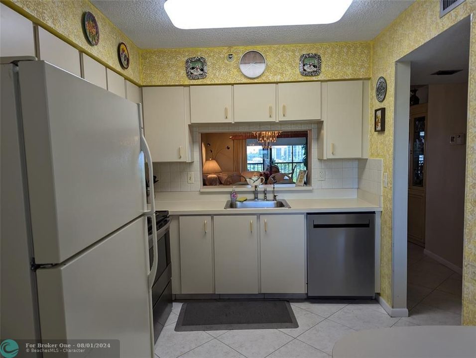 For Sale: $259,000 (2 beds, 2 baths, 1230 Square Feet)