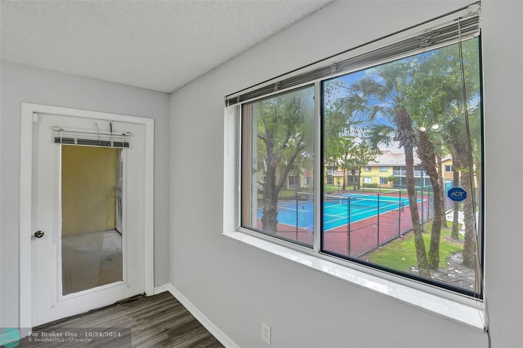 Active With Contract: $259,900 (2 beds, 2 baths, 1044 Square Feet)