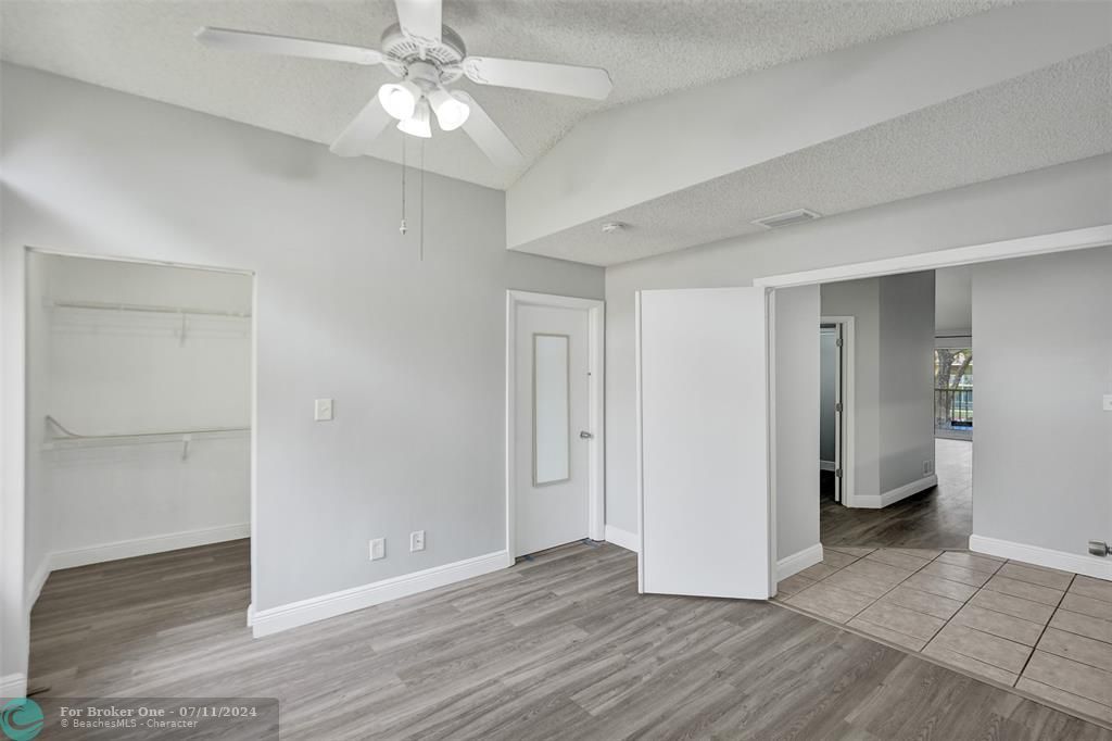 Active With Contract: $259,900 (2 beds, 2 baths, 1044 Square Feet)