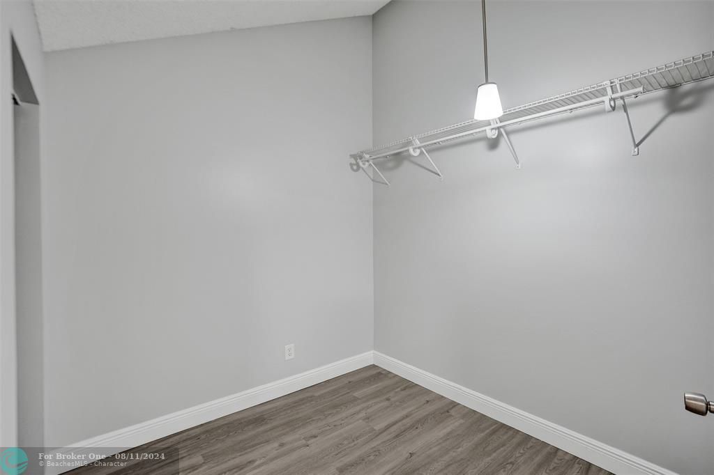 Active With Contract: $259,900 (2 beds, 2 baths, 1044 Square Feet)