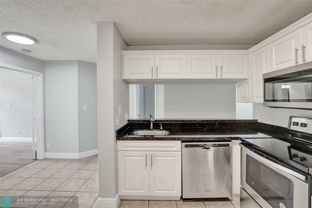 Active With Contract: $259,900 (2 beds, 2 baths, 1044 Square Feet)