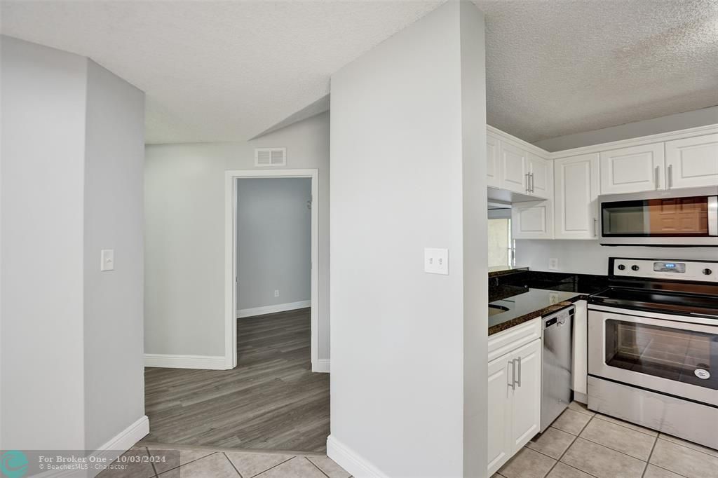 Active With Contract: $259,900 (2 beds, 2 baths, 1044 Square Feet)