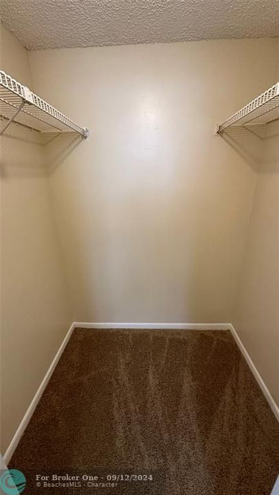 Recently Rented: $1,700 (2 beds, 2 baths, 1010 Square Feet)