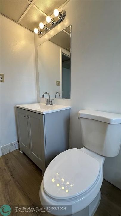 Active With Contract: $1,700 (2 beds, 2 baths, 1010 Square Feet)