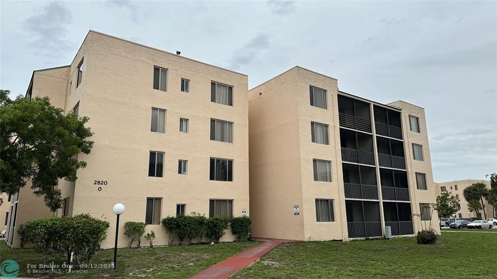 Active With Contract: $1,700 (2 beds, 2 baths, 1010 Square Feet)