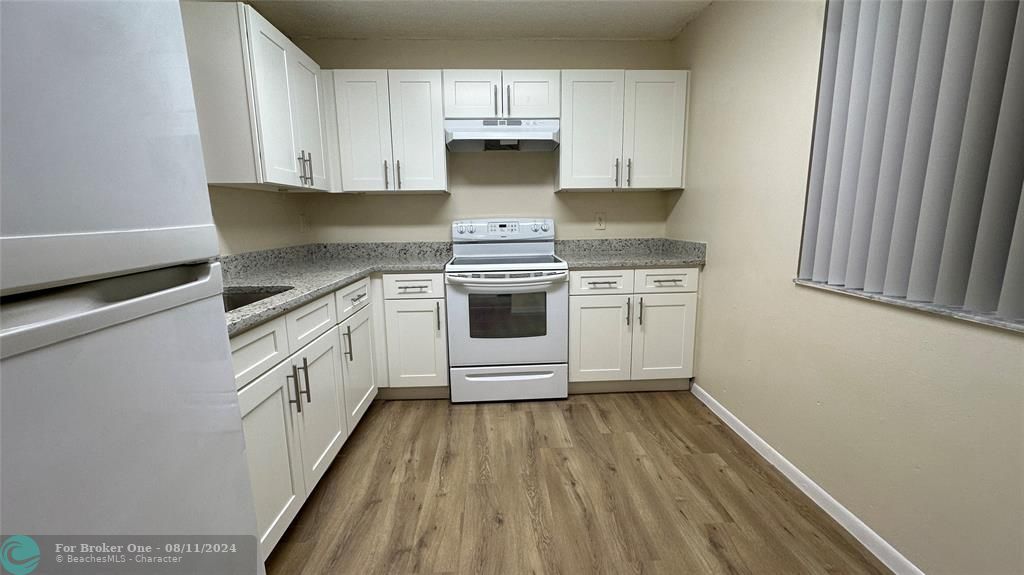 Active With Contract: $1,700 (2 beds, 2 baths, 1010 Square Feet)