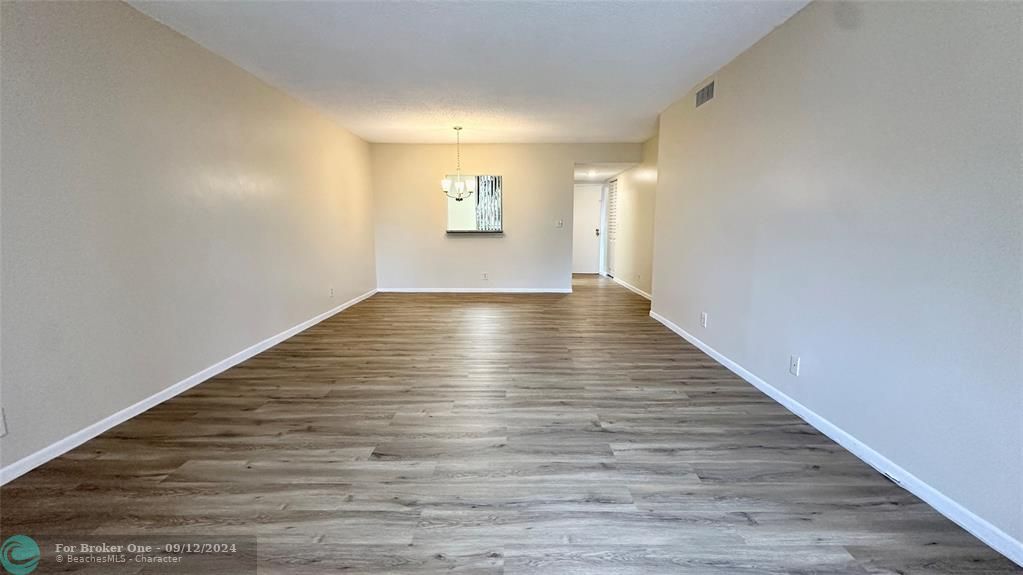 Active With Contract: $1,700 (2 beds, 2 baths, 1010 Square Feet)