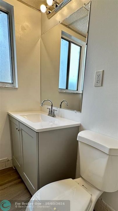 Active With Contract: $1,700 (2 beds, 2 baths, 1010 Square Feet)