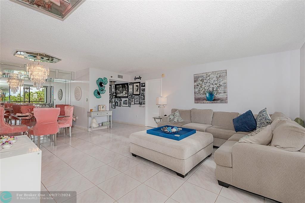 For Sale: $289,500 (3 beds, 2 baths, 1495 Square Feet)